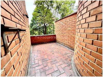 Apartamento de 3 alcobas en venta en La Loma Los Balsos, Medellín, 200 m² · foto 7 de 12