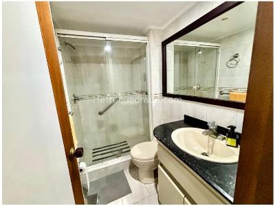 Apartamento de 3 alcobas en venta en La Loma Los Balsos, Medellín, 200 m² · foto 10 de 12