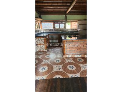 Casa de 5 alcobas en venta en Santa Elena, Medellín · foto 3 de 20