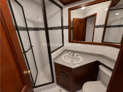 Apartamento de 3 alcobas en venta en Chico, Bogotá, 185 m² · foto 2 de 19