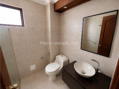 Apartamento de 3 alcobas en venta en Chico, Bogotá, 185 m² · foto 6 de 19