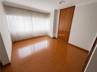 Apartamento de 3 alcobas en venta en Chico, Bogotá, 185 m² · foto 11 de 19