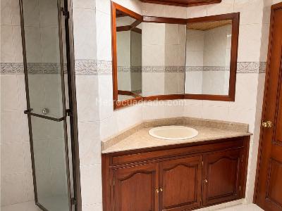 Apartamento de 3 alcobas en venta en Chico, Bogotá, 185 m² · foto 12 de 19