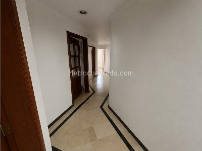 Apartamento de 3 alcobas en venta en Chico, Bogotá, 185 m² · foto 13 de 19