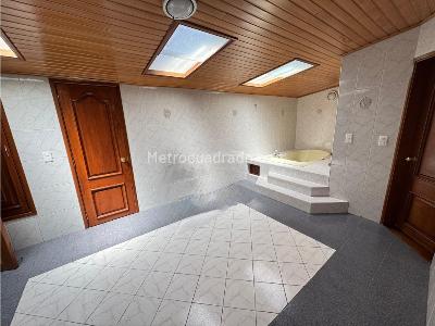 Apartamento de 3 alcobas en venta en Chico, Bogotá, 185 m² · foto 17 de 19