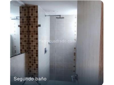 Apartamento de 2 alcobas en venta en Loma De Los Bernal, Medellín, 84 m² · foto 2 de 19