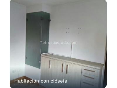 Apartamento de 2 alcobas en venta en Loma De Los Bernal, Medellín, 84 m² · foto 3 de 19