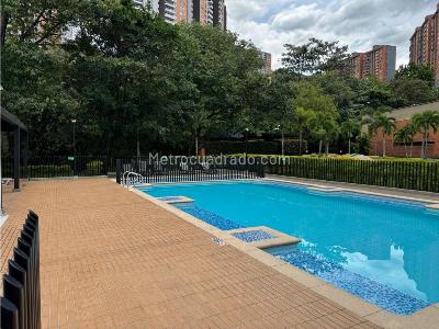 Apartamento de 2 alcobas en venta en Loma De Los Bernal, Medellín, 84 m² · foto 7 de 19
