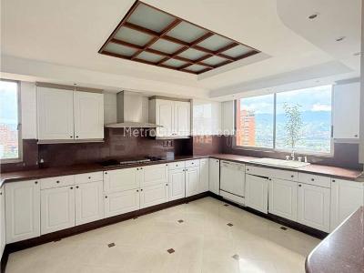 Apartamento de 4 alcobas en venta en El Poblado, Medellín, 655 m² · foto 2 de 14