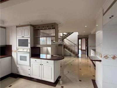 Apartamento de 4 alcobas en venta en El Poblado, Medellín, 655 m² · foto 3 de 14