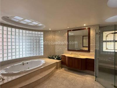 Apartamento de 4 alcobas en venta en El Poblado, Medellín, 655 m² · foto 9 de 14
