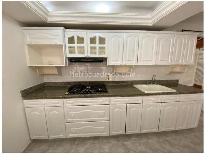 Apartamento de 4 alcobas en venta en Laureles, Medellín, 153 m² · foto 2 de 20