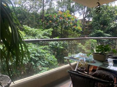 Apartamento de 3 alcobas en venta en Loma De Los Bernal, Medellín, 94 m² · foto 1 de 10
