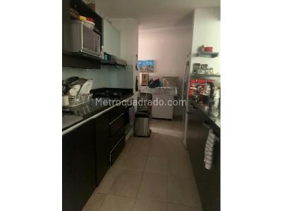 Apartamento de 3 alcobas en venta en Loma De Los Bernal, Medellín, 94 m² · foto 3 de 10