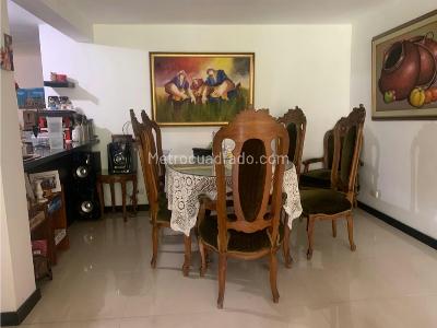 Apartamento de 3 alcobas en venta en Loma De Los Bernal, Medellín, 94 m² · foto 8 de 10
