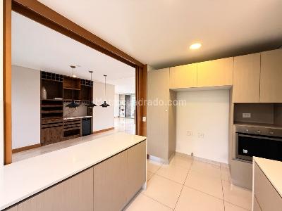 Apartamento de 3 alcobas en venta en El Poblado, Medellín, 217 m² · foto 16 de 20