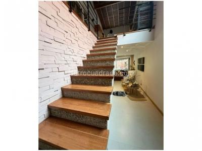 Casa de 3 alcobas en venta en Benedictinos, Envigado, 217 m² · foto 13 de 20