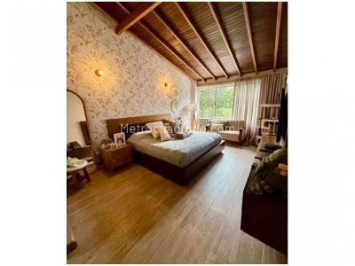 Casa de 3 alcobas en venta en Benedictinos, Envigado, 217 m² · foto 15 de 20