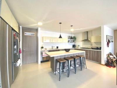 Apartamento de 3 alcobas en venta en Loma Del Esmeraldal, Envigado, 184 m² · foto 3 de 9