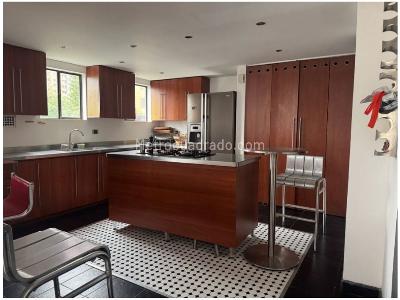 Apartamento de 3 alcobas en venta en El Tesoro, Medellín, 224 m² · foto 5 de 14