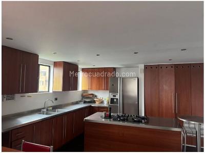 Apartamento de 3 alcobas en venta en El Tesoro, Medellín, 224 m² · foto 6 de 14