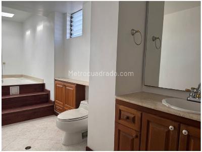 Apartamento de 3 alcobas en venta en El Tesoro, Medellín, 224 m² · foto 8 de 14