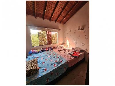 Casa de 3 alcobas en venta en Loma De Las Brujas, Envigado, 148 m² · foto 11 de 15