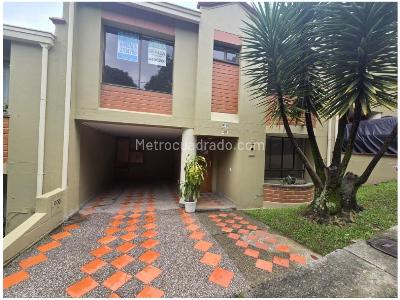 Casa de 3 alcobas en venta en El Dorado, Envigado, 135 m² · foto 2 de 20