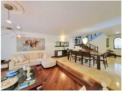 Casa de 4 alcobas en venta en La Calera, Medellín, 360 m² · foto 3 de 18