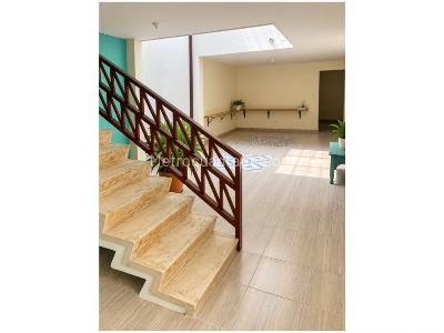Casa de 5 alcobas en venta en Laureles, Medellín, 360 m² · foto 2 de 15