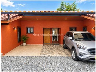Casa de 4 alcobas en venta en Loma Del Escobero, Envigado, 250 m² · foto 4 de 19
