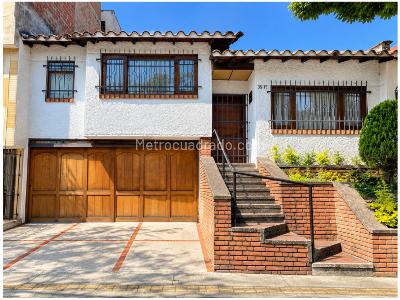 Casa de 3 alcobas en venta en La Almeria, Medellín, 201 m² · foto 1 de 12