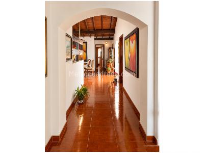 Casa de 3 alcobas en venta en La Almeria, Medellín, 201 m² · foto 4 de 12