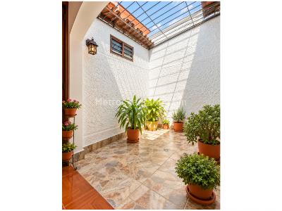 Casa de 3 alcobas en venta en La Almeria, Medellín, 201 m² · foto 6 de 12