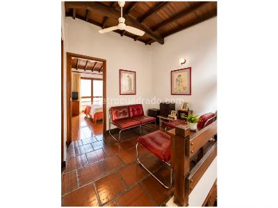 Casa de 3 alcobas en venta en La Almeria, Medellín, 201 m² · foto 8 de 12
