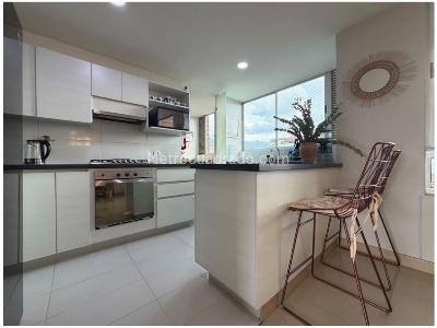 Apartamento de 3 alcobas en venta en Castropol, Medellín, 117 m² · foto 8 de 20