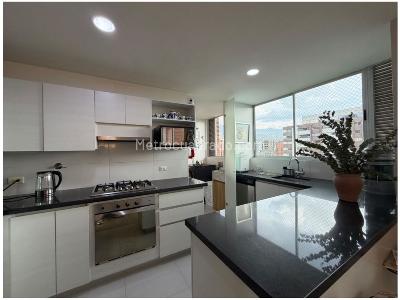 Apartamento de 3 alcobas en venta en Castropol, Medellín, 117 m² · foto 9 de 20