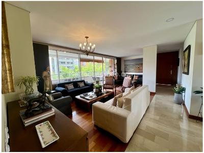 Apartamento de 3 alcobas en venta en Alejandria, Medellín, 219 m² · foto 2 de 20