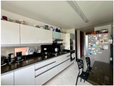 Apartamento de 3 alcobas en venta en Alejandria, Medellín, 219 m² · foto 12 de 20