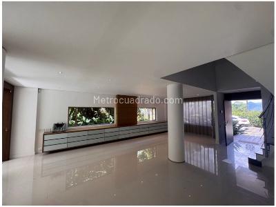 Casa de 3 alcobas en venta en El Poblado, Medellín, 298 m² · foto 3 de 20