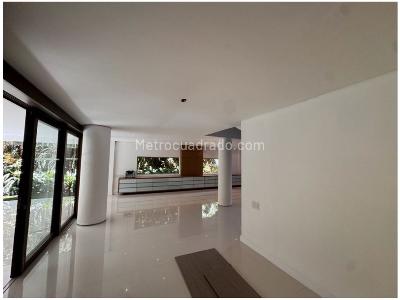 Casa de 3 alcobas en venta en El Poblado, Medellín, 298 m² · foto 4 de 20