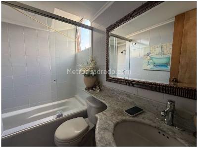 Apartamento de 2 alcobas en venta en El Tesoro, Medellín, 97 m² · foto 11 de 18
