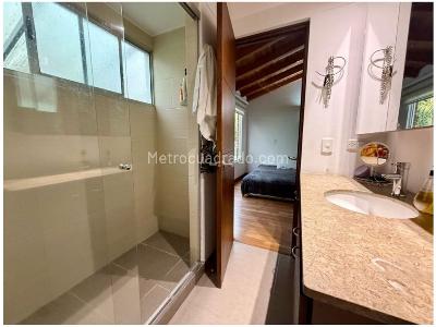 Casa de 3 alcobas en venta en Transversal Intermedia, Envigado, 198 m² · foto 17 de 20