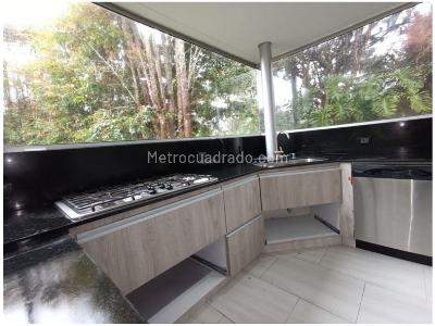Casa de 5 alcobas en venta en Loma Del Escobero, Envigado, 400 m² · foto 2 de 19