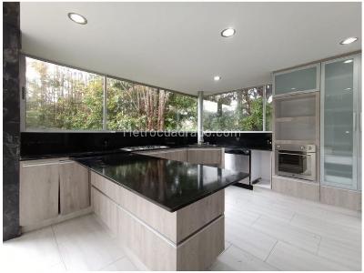 Casa de 5 alcobas en venta en Loma Del Escobero, Envigado, 400 m² · foto 3 de 19