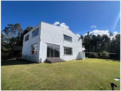 Casa de 3 alcobas en venta en Loma Del Escobero, Envigado, 290 m² · foto 2 de 14