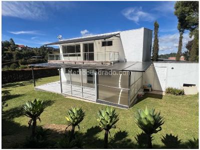 Casa de 3 alcobas en venta en Loma Del Escobero, Envigado, 290 m² · foto 3 de 14