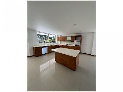 Casa de 3 alcobas en venta en Loma Del Escobero, Envigado, 290 m² · foto 4 de 14