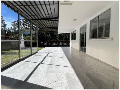 Casa de 3 alcobas en venta en Loma Del Escobero, Envigado, 290 m² · foto 9 de 14