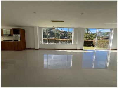 Casa de 3 alcobas en venta en Loma Del Escobero, Envigado, 290 m² · foto 13 de 14